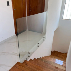 Barandas para escaleras – Villa Maria – Albesiano Vidrio & Mamparas